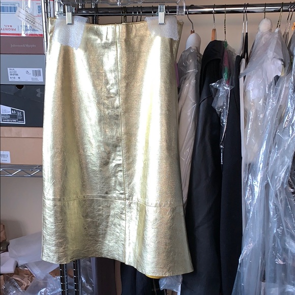 St. Vincent gold leather midi skirt. Gorgeous!  Perfect for the holidays! - Picture 7 of 7